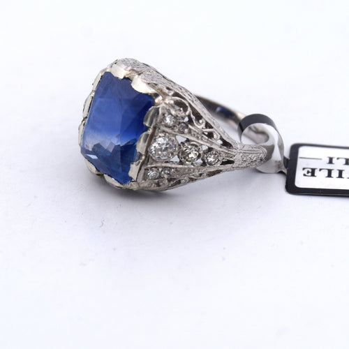 Bague 55 Bague ancienne en platine ornée de saphirs et de diamants 58 Facettes