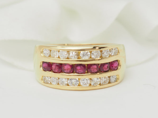 Bague 55 Bague ruban en or jaune 18 ct avec rubis et diamants 58 Facettes 33619
