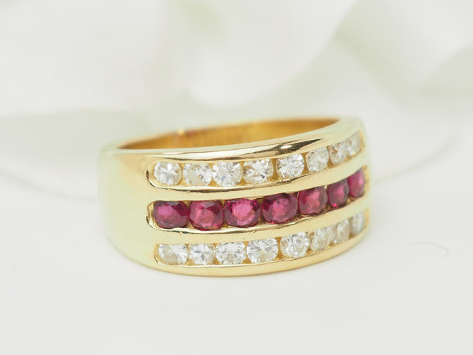 Bague 55 Bague ruban en or jaune 18 ct avec rubis et diamants 58 Facettes 33619