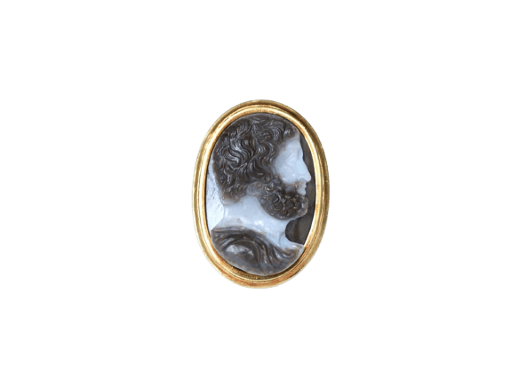 Bague 60.5 Chevalière ancienne camée sardonyx trois couches en or jaune 58 Facettes