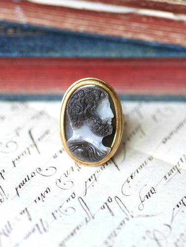 Bague 60.5 Chevalière ancienne camée sardonyx trois couches en or jaune 58 Facettes