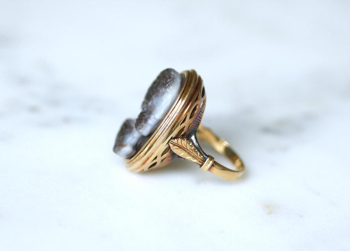 Bague 60.5 Chevalière ancienne camée sardonyx trois couches en or jaune 58 Facettes