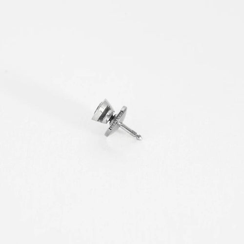 Boutons d'oreilles en or blanc et diamants 58 Facettes 58FC135