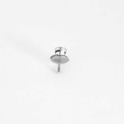 Boutons d'oreilles en or blanc et diamants 58 Facettes 58FC135