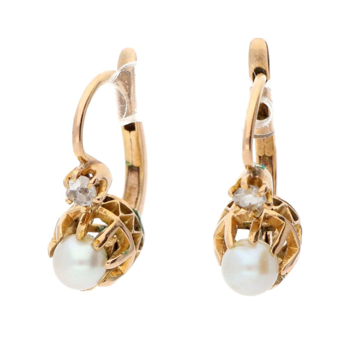 Boucles d'oreilles Boucles d’oreilles dormeuses en or 18k, perles et diamants taille rose 58 Facettes 05B74D8294B146B588081AF9D6B0066A