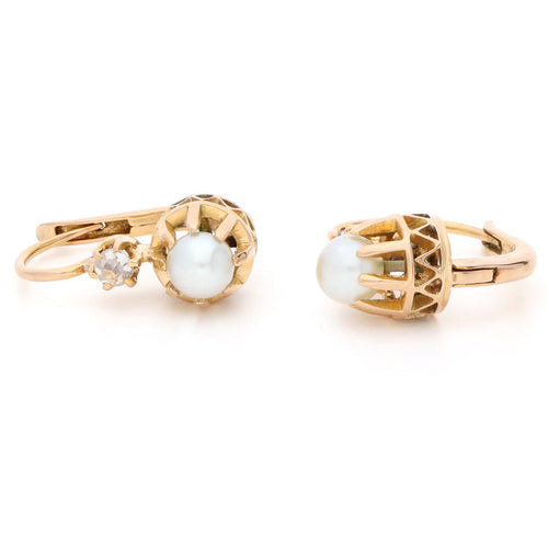 Boucles d'oreilles Boucles d’oreilles dormeuses en or 18k, perles et diamants taille rose 58 Facettes 05B74D8294B146B588081AF9D6B0066A