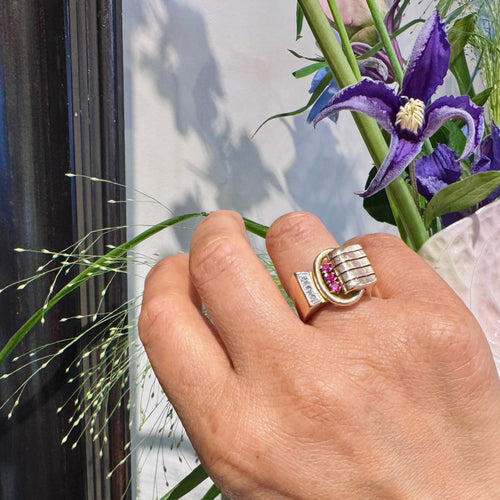 Bague 54.5 Bague tank rétro en or 14k, rubis et diamants 58 Facettes AE57BAE41CA344DDBF1C217207860792