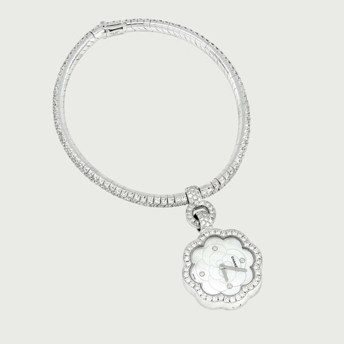 Montre Chanel Camélia - Montre Charm en or blanc et diamants 58 Facettes OC-68801959