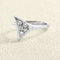 bague-triangle-or-gris-et-diamants.jpg