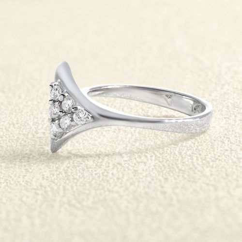 bague-triangle-or-gris-et-diamants.jpg