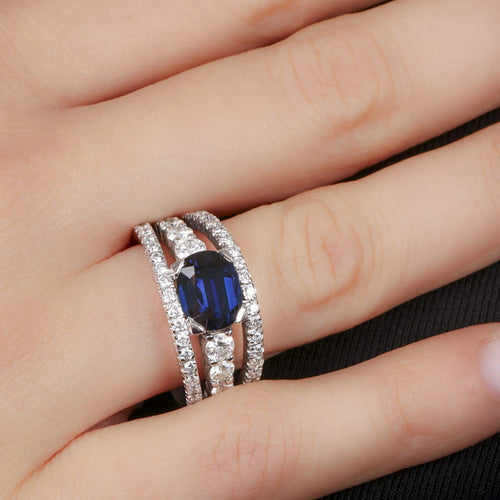 Ring i hvitt gull, safir og diamanter 