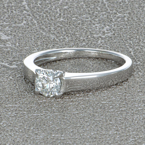 Bague 53 Solitaire - Bague en or blanc et diamants 58 Facettes 61000368