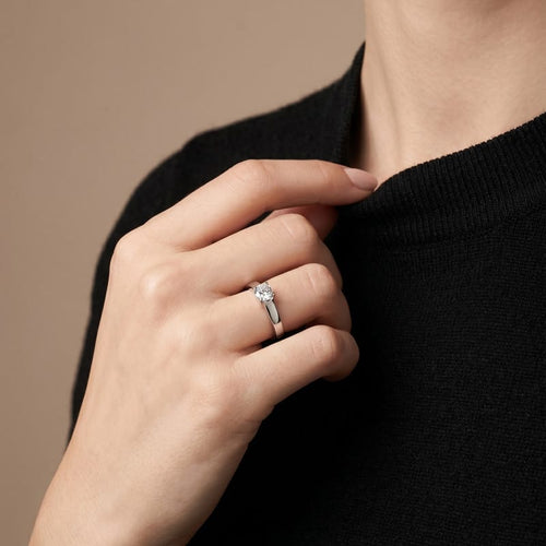 Bague 53 Bague solitaire en or blanc et diamant 58 Facettes 61000368