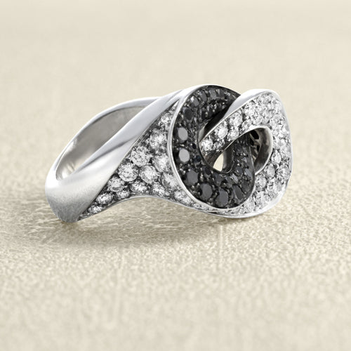 Bague 54 Bague en or gris avec diamants blancs et noirs 58 Facettes 61E00437