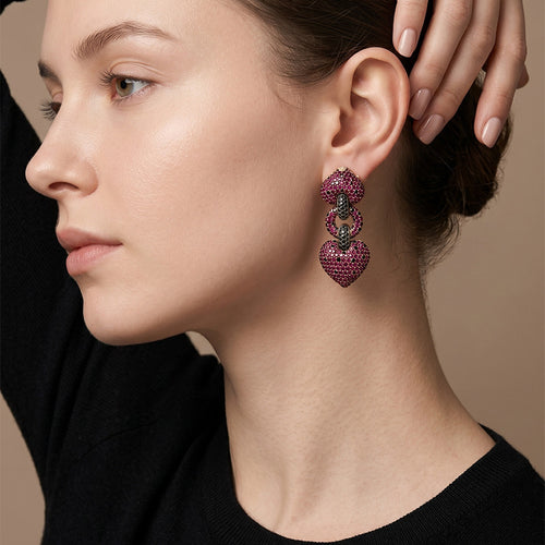 Boucles d'oreilles Boucles d'oreilles Cœur en or jaune, rubis et diamants noirs 58 Facettes 66000095