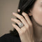 Bague 57 Bague en or gris 18 carats avec diamants blancs et bruns 58 Facettes 61E00366
