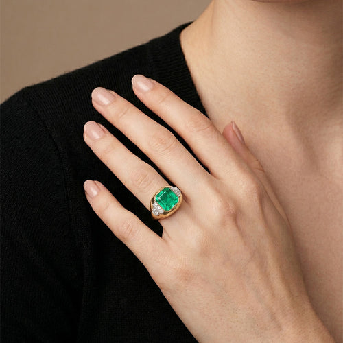 Bague 54 Bague en or jaune, émeraude de Colombie et diamants 58 Facettes 61300079