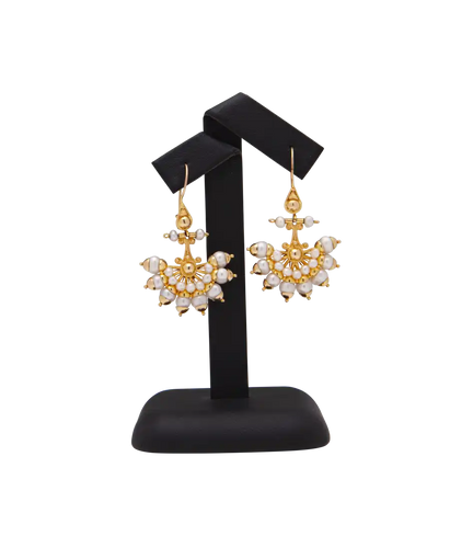 Boucles d'oreilles Bollywood - Boucles d'oreilles pendants en or jaune et perles 58 Facettes BO210121/BOLLYWOOD/PHOTO