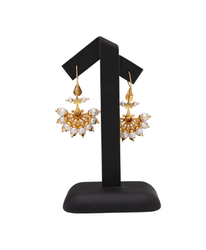 Boucles d'oreilles Bollywood - Boucles d'oreilles pendants en or jaune et perles 58 Facettes BO210121/BOLLYWOOD/PHOTO