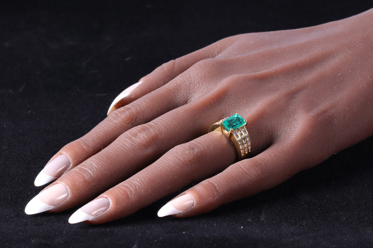 Bague 51 Kutchinsky - Bague de fiançailles en or jaune 18K émeraude 2,33 ct et diamants 58 Facettes 13262-0119
