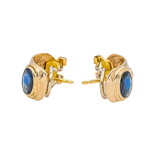 Boucles d'oreilles Boucles d’oreilles dormeuses en or jaune 18 carats saphirs et diamants 58 Facettes 4242563CN