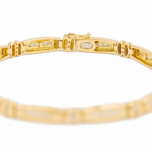 Bracelet Bracelet en or jaune et diamants 58 Facettes 2314034CN