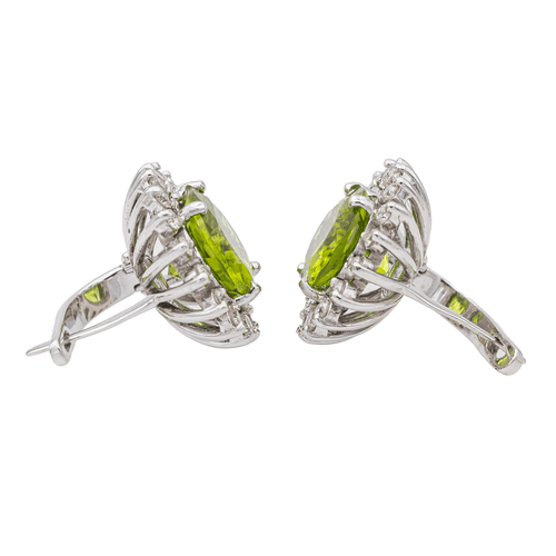 Boucles d'oreilles Boucles d’oreilles en or blanc 18 carats avec péridots et diamants 58 Facettes 3013258CN