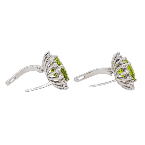Boucles d'oreilles Boucles d’oreilles en or blanc 18 carats avec péridots et diamants 58 Facettes 3013258CN