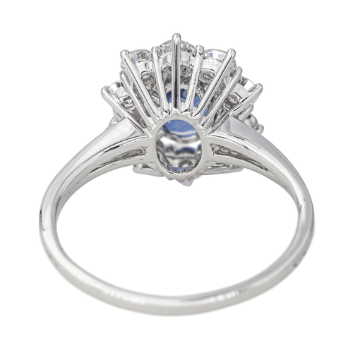 Bague 57 Bague Pompadour en or blanc avec saphir ovale et diamants 58 Facettes 4354722CN