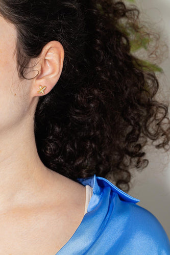 Boucles d'oreilles Chaumet Jeux de Liens - Boucles d’oreilles puces en or jaune et diamants 58 Facettes 4437823CN