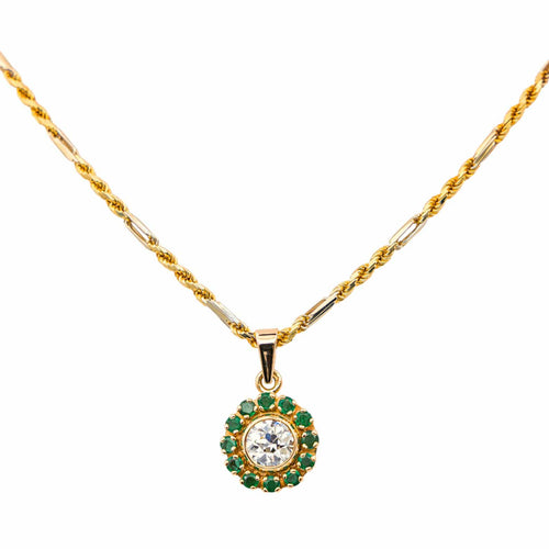 Collier Collier pendentif en or jaune 18 carats, diamant et émeraudes 58 Facettes 4387217CN