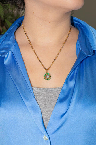 Collier Collier pendentif en or jaune 18 carats, diamant et émeraudes 58 Facettes 4387217CN