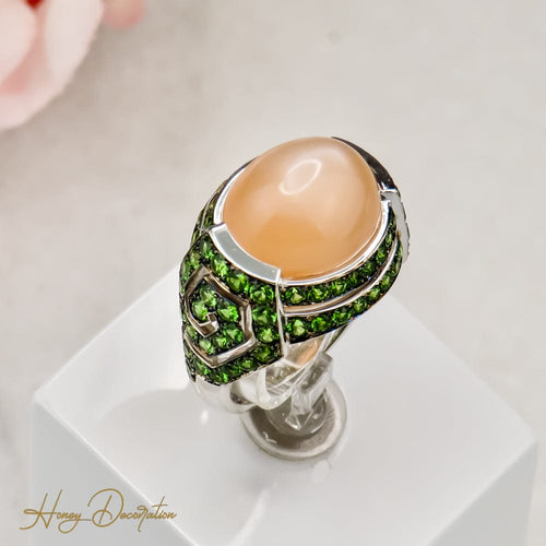 Bague 54 Boucheron - Bague en or blanc 18 carats quartz œil-de-chat et grenats démantoïdes 58 Facettes 2401