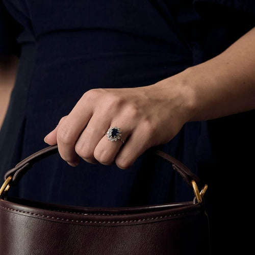 Bague 52.5 Bague marguerite en or blanc 18K, saphir 1,10 ct et diamants 58 Facettes DIE1840