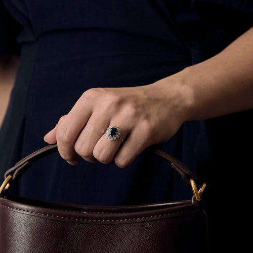 Bague 52.5 Bague marguerite en or blanc 18K, saphir 1,10 ct et diamants 58 Facettes DIE1840