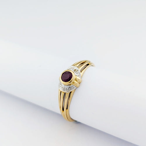 Bague 54 Bague ajourée en or jaune et or blanc avec rubis et diamants 58 Facettes 33689