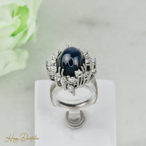 Bague 53.5 Bague en or blanc avec saphir et diamants 58 Facettes 1864