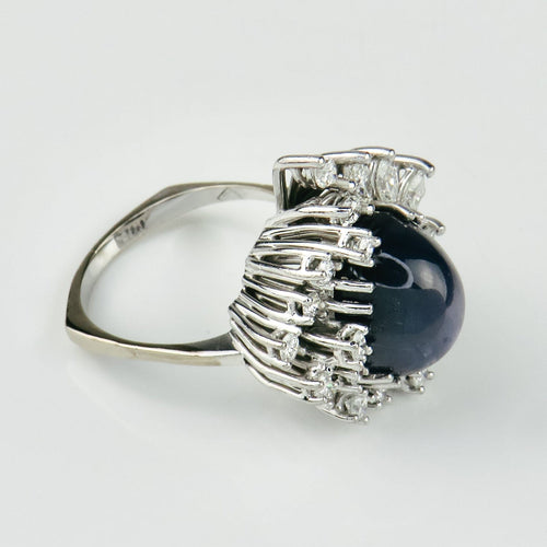 Bague 53.5 Bague en or blanc avec saphir et diamants 58 Facettes 1864