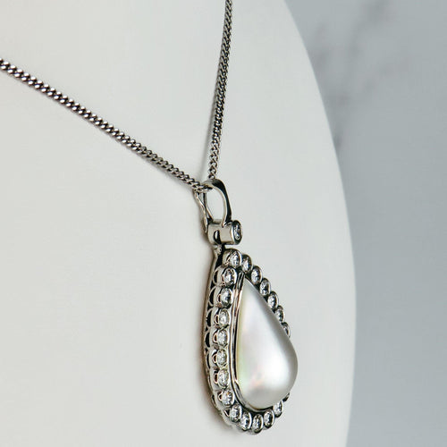 Pendentif Honey Jewelry - Pendentif en or blanc avec mabé-perle et diamants 58 Facettes 2150