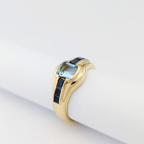 https://18carats.fr/wp-content/uploads/2025/12/33702-34382-Bague-en-or-jaune-saphirs-et-aigue-marine.jpg