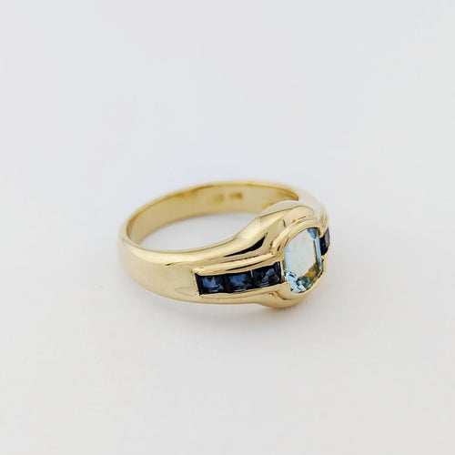 https://18carats.fr/wp-content/uploads/2025/12/33702-34386-Bague-en-or-jaune-saphirs-et-aigue-marine.jpg