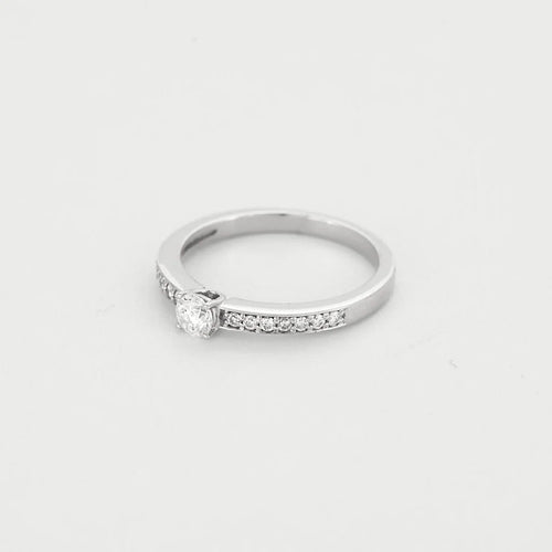 Bague 52.5 Bague solitaire en or blanc 18K avec diamant 0,20 ct 58 Facettes GU295