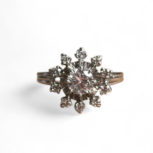 Bague 51 Bague marguerite en or blanc 18 carats et diamants 58 Facettes 372