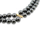 collar de dos hileras con perlas de hematites negras, oro amarillo de 18k y diamantes de 0,67ct 