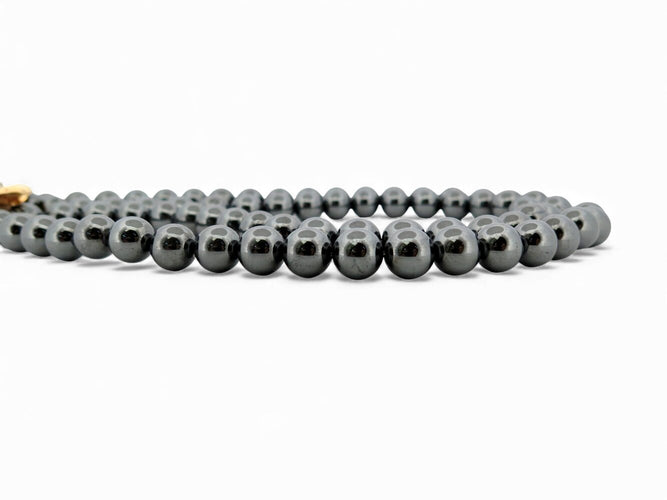 collar de dos hileras con perlas de hematites negras, oro amarillo de 18k y diamantes de 0,67ct 
