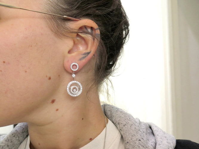 Boucles d'oreilles Chopard Happy Spirit - Boucles d'oreilles en or blanc et diamants 1,90 ct 58 Facettes 269989