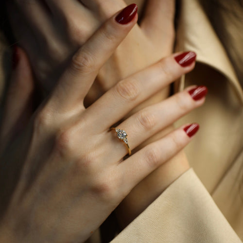 Bague Solitaire Diamants – Or Jaune 18k – Diamant Central 0,62 ct H-VVS1 – Epaulé de  0,15 ct G-VS 58 Facettes FB11093 / FB11201