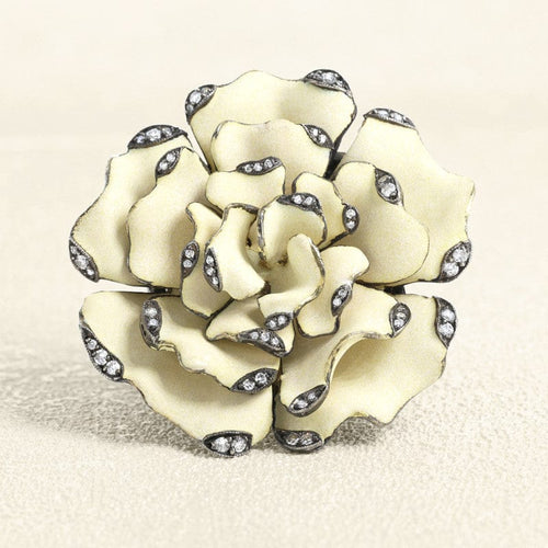 Bague 55 Lydia Courteille - Bague Fleur de Camélia en or noir et diamants noirs 58 Facettes 61E00229