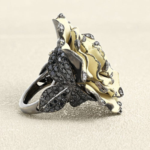 Bague 55 Lydia Courteille - Bague Fleur de Camélia en or noir et diamants noirs 58 Facettes 61E00229