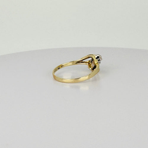 Bague 57 Bague vintage en or jaune 14 carats et 3 diamants 58 Facettes 2512014